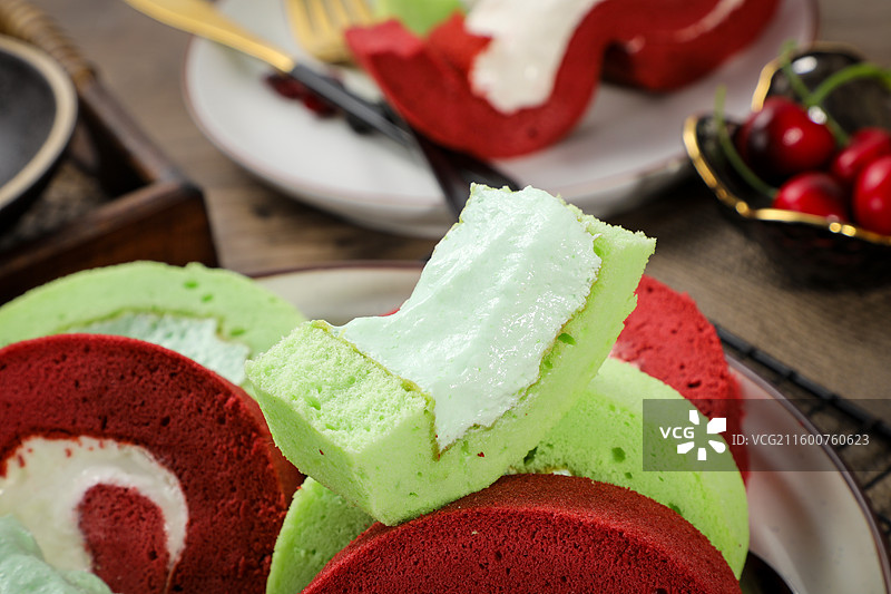 斑斓+红丝绒瑞士卷图片素材