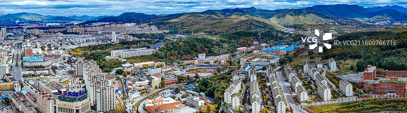 通化市 东昌区 浑江 南山 滨江公园 江沿路图片素材