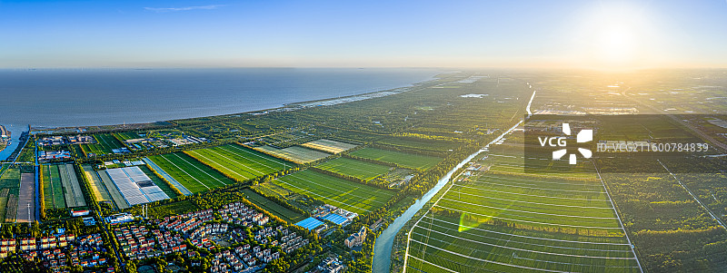 航拍上海五四农场 上山下乡知青岁月 盐碱土改良种植水稻 沿海滩涂围垦造田 杭州湾北岸 奉贤海湾镇图片素材
