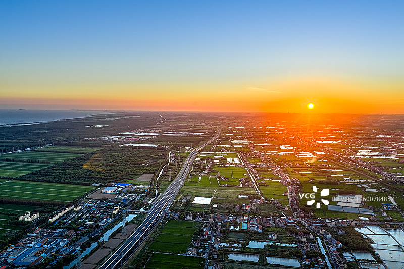 航拍上海五四农场 上山下乡知青岁月 盐碱土改良种植水稻 沿海滩涂围垦造田 杭州湾北岸 奉贤海湾镇图片素材