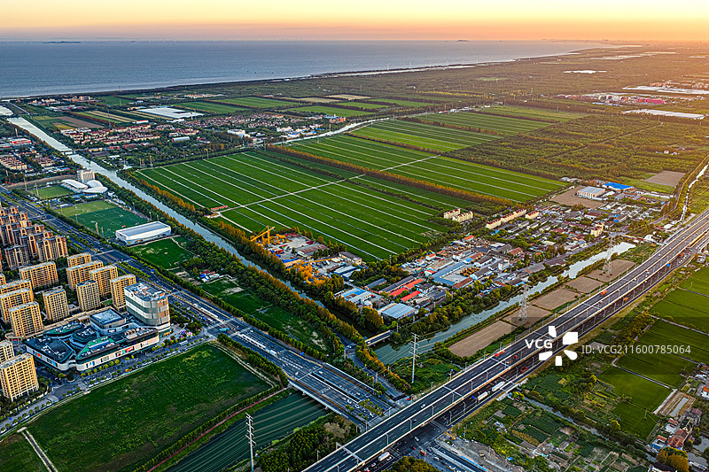 航拍上海五四农场 上山下乡知青岁月 盐碱土改良种植水稻 沿海滩涂围垦造田 杭州湾北岸 奉贤海湾镇图片素材