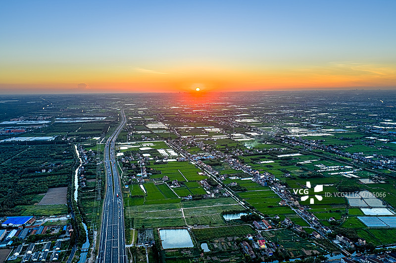 航拍上海五四农场 上山下乡知青岁月 盐碱土改良种植水稻 沿海滩涂围垦造田 杭州湾北岸 奉贤海湾镇图片素材