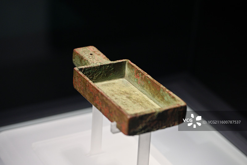 战国商鞅方升——上海博物馆镇馆之宝，铭文见证秦统一度量衡图片素材