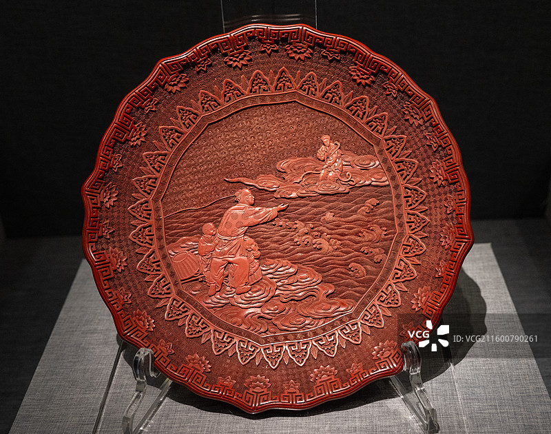 清代牛郎织女纹雕红盘——南京博物院藏国家一级文物图片素材