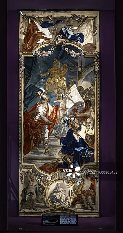 18世纪意大利萨沃伊王朝宫廷生活主题特展 - "高卢战利品献祭于雅典娜圣所" 皇家挂毯图片素材