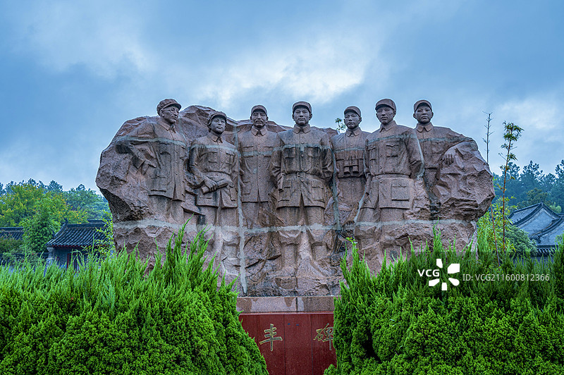 河南桐柏县革命纪念馆/叶家大庄/中原局旧址——丰碑雕塑图片素材