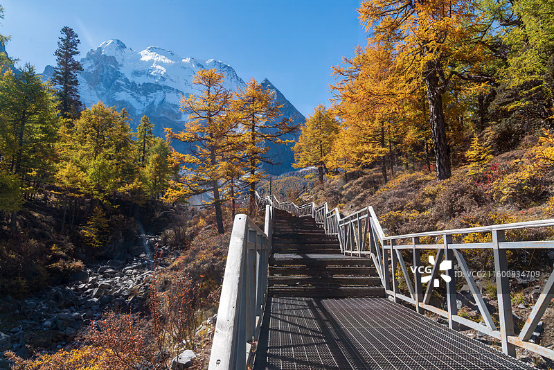 四川川西甘孜稻城亚丁仙乃日图片素材
