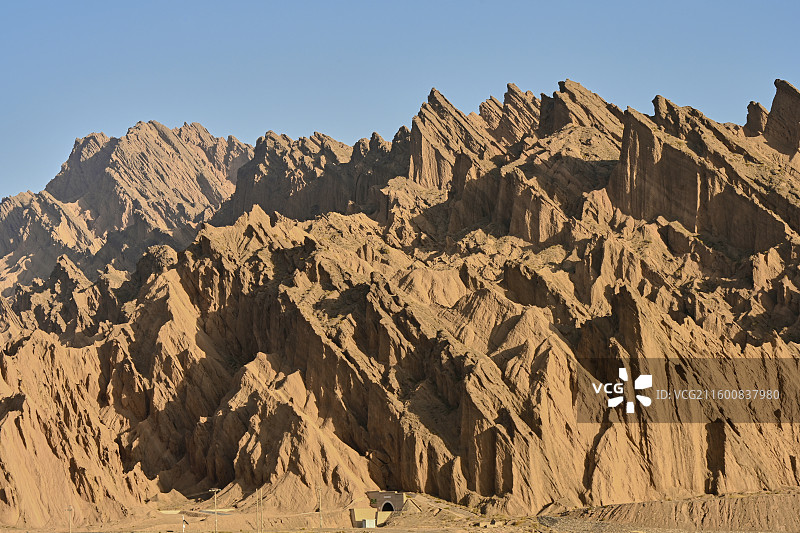 “龙鳞“”龙牙“风蚀沉积地貌火焰山图片素材