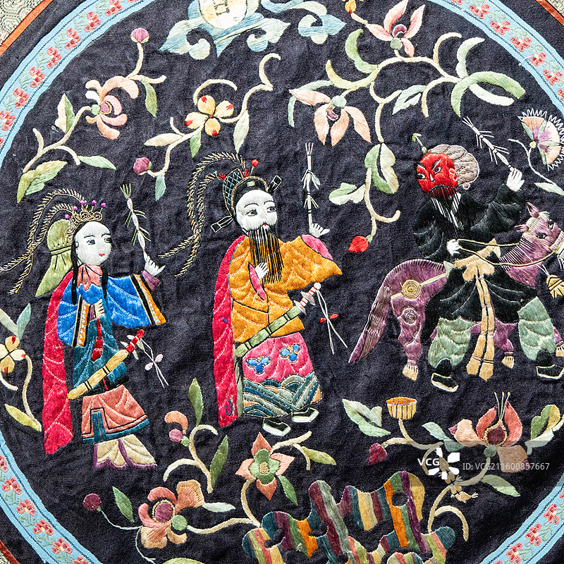 山西太原山西博物院戏曲故乡展厅戏曲人物绣片 民国 山西博物院藏图片素材