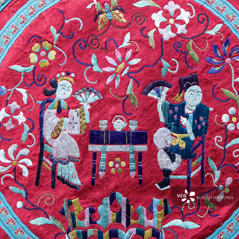 山西太原山西博物院戏曲故乡展厅戏曲人物绣片 民国 山西博物院藏图片素材