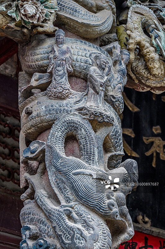 山西省晋城泽州县府城关帝庙风光——关帝殿滚龙柱图片素材