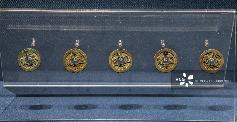 辽宁省沈阳博物馆“沈阳历史陈列”：“周元通宝”（五代，大东区崇寿寺塔出土）图片素材