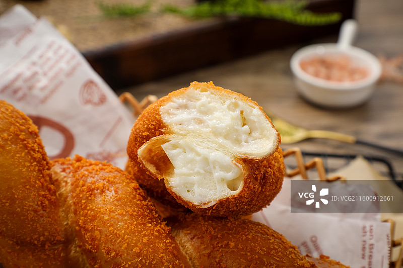 酸奶大麻花面包图片素材