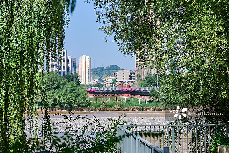 甘肃兰州水车博览园夏季城市风光图片素材