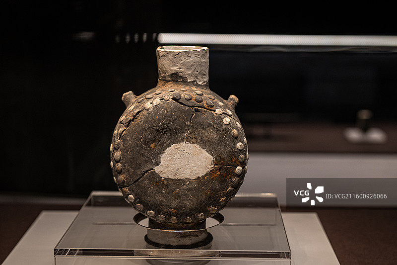 商代 陶鼓形壶 1998年盘龙城杨家湾1号水井出土 武汉博物馆图片素材