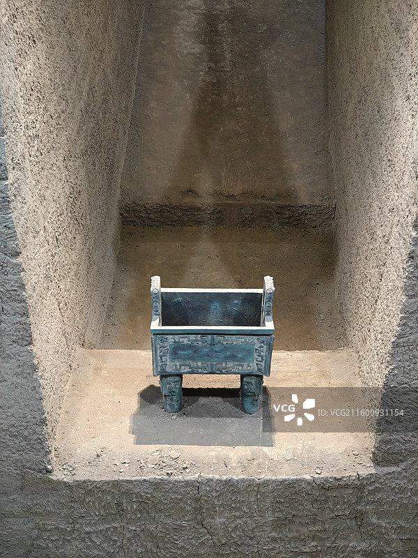 殷商王陵遗址司母茂鼎出土地图片素材