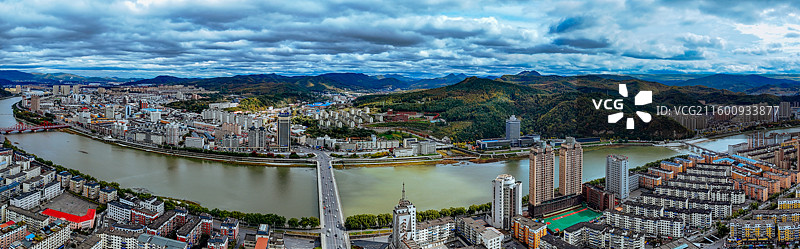 通化市 东昌区 浑江 南山 滨江公园 江沿路图片素材