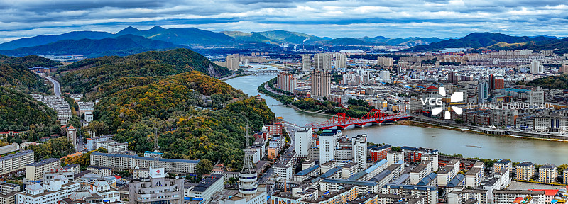 通化市 东昌区 浑江 南山 滨江公园 江沿路图片素材