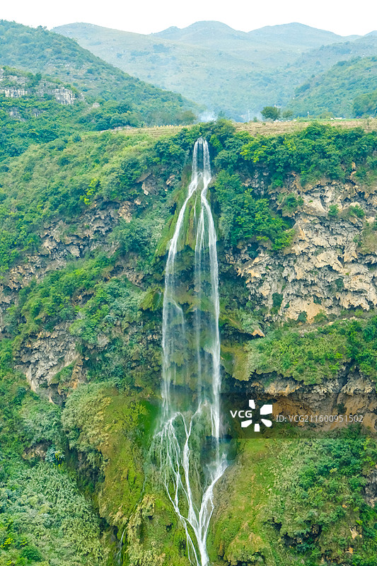 中国贵州黔西南贞丰县花江大峡谷风光，贞丰县北盘江岸马马岩瀑布图片素材
