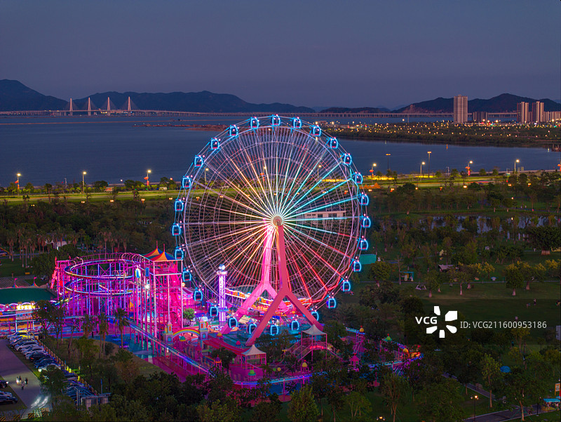 湖畔游乐园摩天轮图片素材
