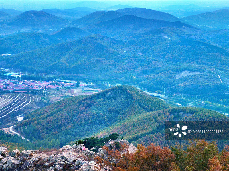 重阳节，攀爬莒县屋楼崮看日落，秋色满山图片素材