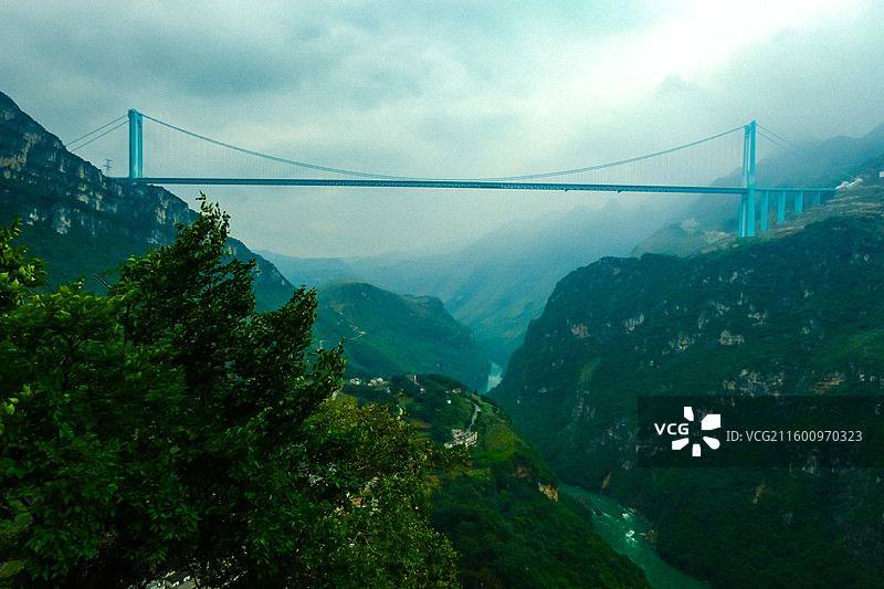 横竖都是世界第一的贵州花江峡谷大桥风光，中国贵州黔西南州贞丰县北盘江花江峡谷风光，图片素材