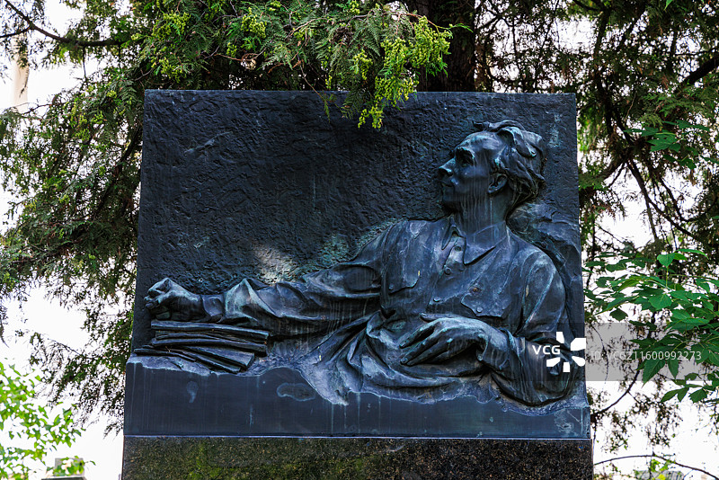 俄罗斯莫斯科新圣女公墓奥斯特洛夫斯基墓图片素材