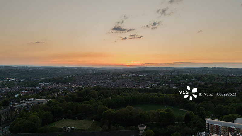 欧洲英国利兹建筑航拍，夕阳下建筑航拍图片素材