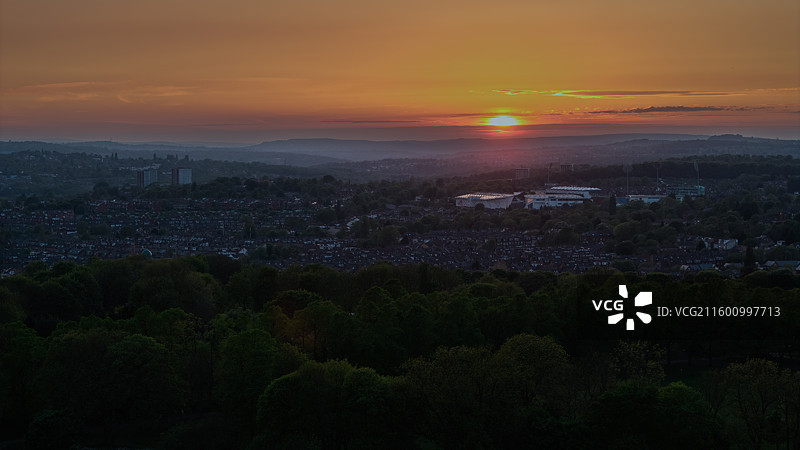 欧洲英国利兹建筑航拍，夕阳下建筑航拍图片素材