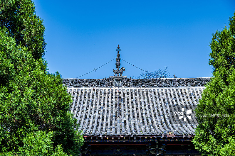 山西长治上党宋代“明五暗四”道教飞檐结构——玉皇观琉璃飞檐屋脊吻兽图片素材