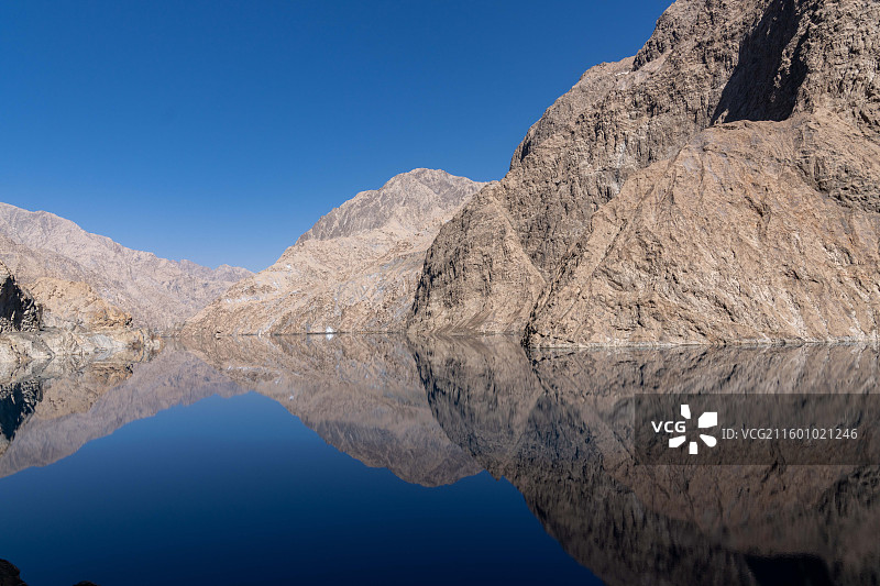 新疆喀什地区与克孜勒苏柯尔克孜自治州交接处的阿尔塔什水库秋季风光图片素材