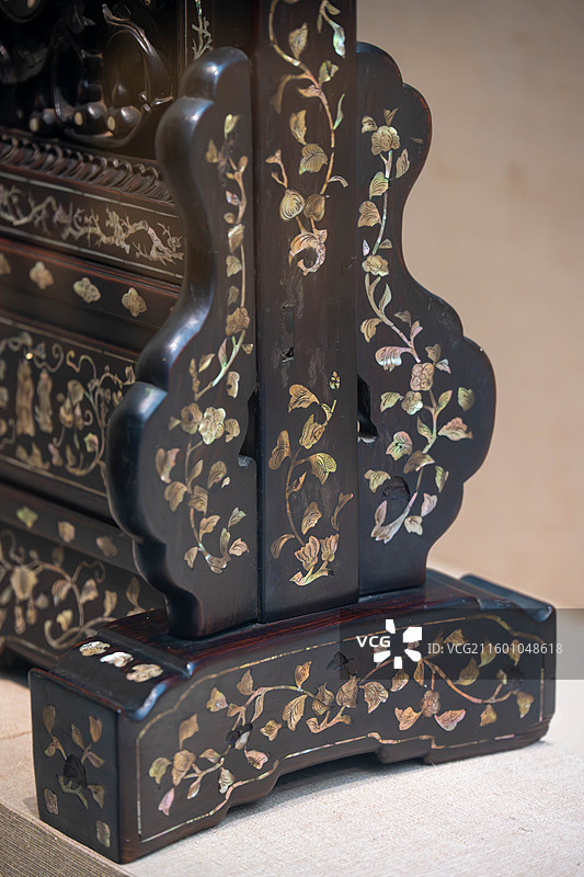 酸枝嵌螺钿框广绣花鸟纹插屏，广州十三行博物馆，王恒、冯杰伉俪赠图片素材