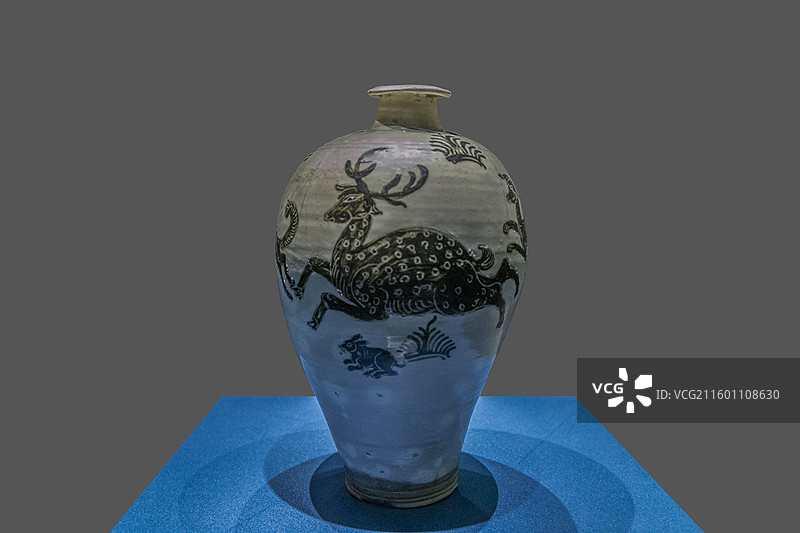 辽宁省沈阳博物馆“沈阳历史陈列”：白釉黑彩梅瓶（辽，康平县张家窑林场出土）图片素材