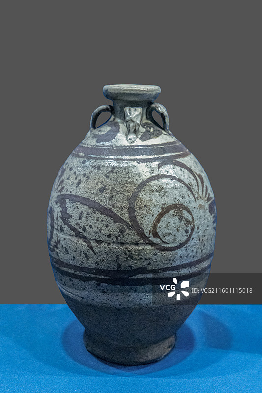 辽宁省沈阳博物馆“沈阳历史陈列”：瓷瓶（元，沈北新区辉山苗圃出土）图片素材