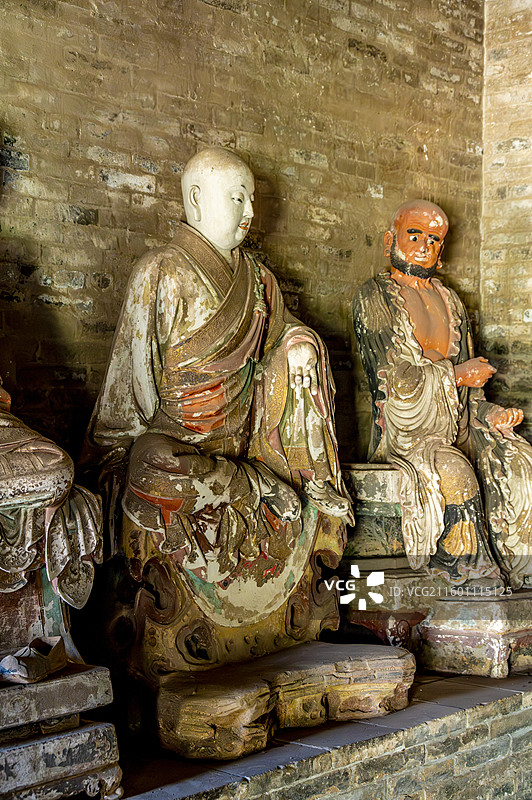 山西省长治市长子县北宋崇庆寺风光——大士殿（罗汉殿）北宋元丰二年罗汉彩塑图片素材