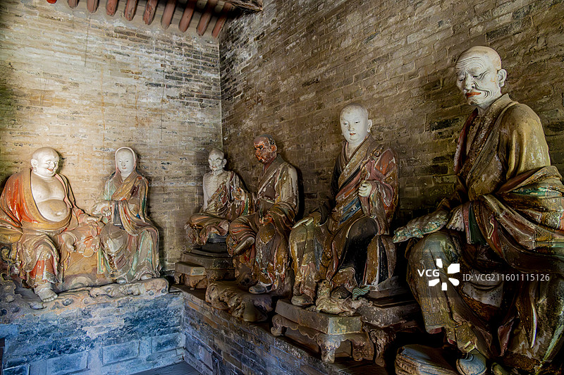 山西省长治市长子县北宋崇庆寺风光——大士殿（罗汉殿）北宋元丰二年罗汉彩塑图片素材