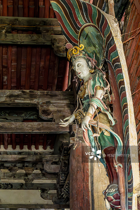 山西省长治市长子县北宋崇庆寺风光——千佛殿宋代彩塑：净瓶观音塑像图片素材