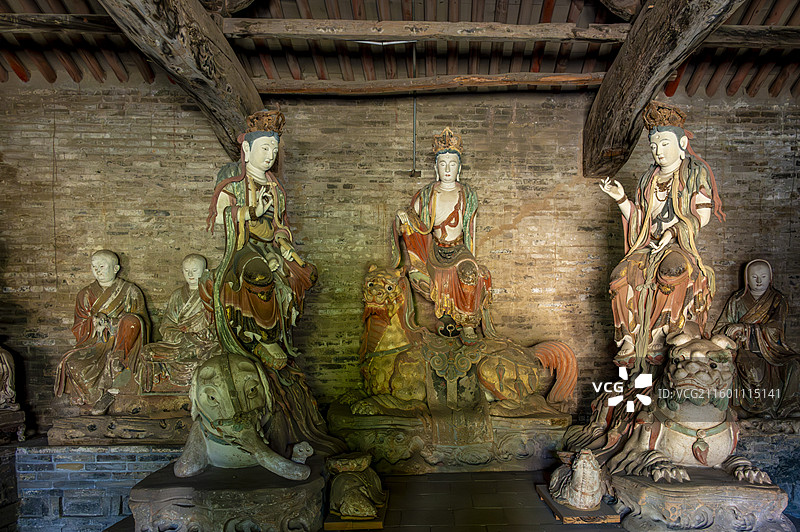 山西省长治市长子县北宋崇庆寺风光——大士殿北宋元丰二年彩塑三大士：普贤/观音/文殊菩萨图片素材