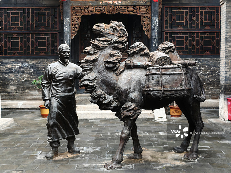 古代骆驼队商人铜雕塑 中式古建筑院落场景 祁县万里茶道博物馆 渠家大院 昭馀古城 长裕川茶庄图片素材