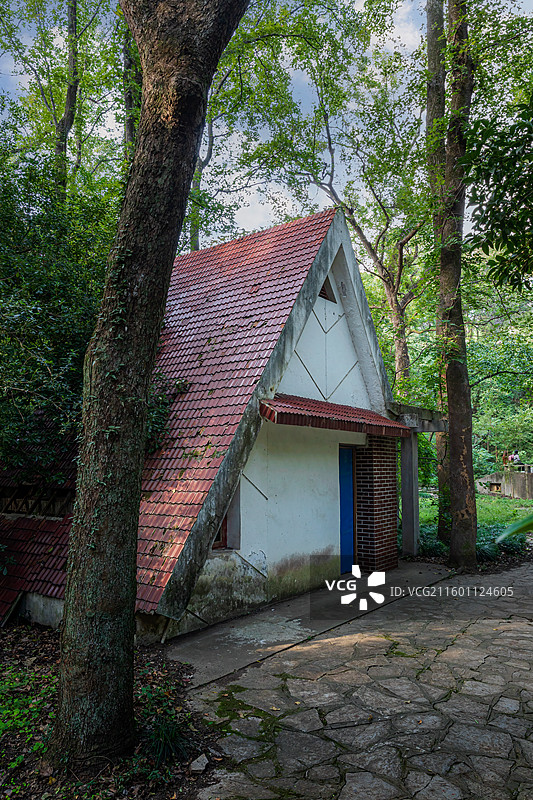 南京明孝陵风景区深度游-紫霞湖正气亭图片素材