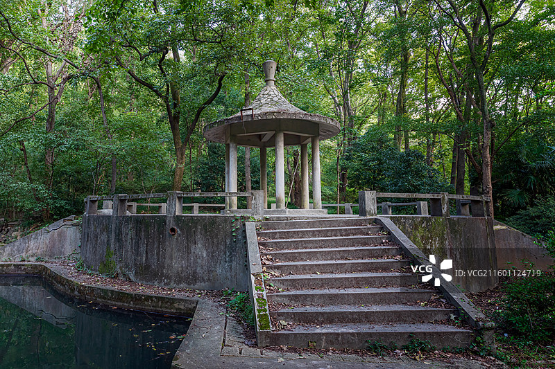 南京明孝陵风景区深度游-紫霞湖正气亭图片素材