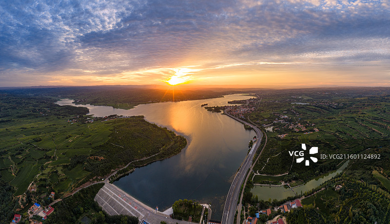 长治襄垣县后湾水库日落风光图片素材