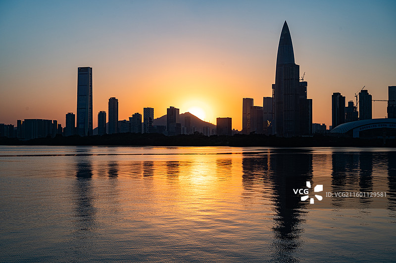 深圳湾后海高楼大厦的日落美景图片素材
