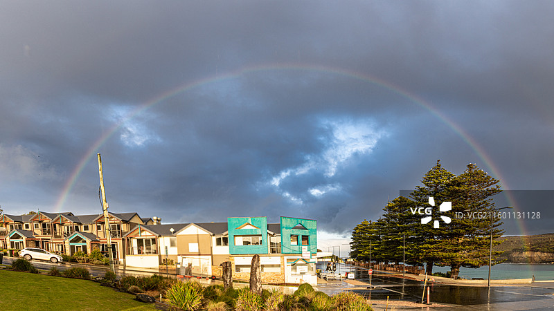 双彩虹映衬下的澳大利亚坎贝尔港美景图片素材