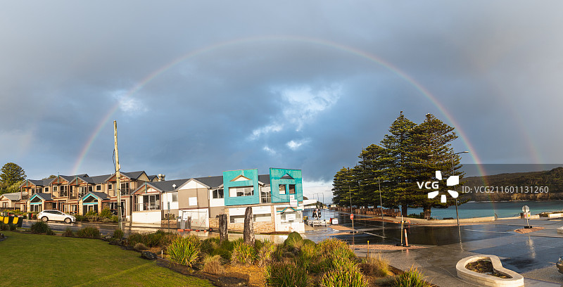 双彩虹映衬下的澳大利亚坎贝尔港美景图片素材
