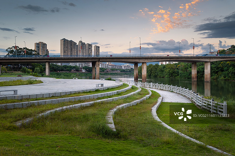 漳平市九龙江左岸滨水休闲广场图片素材