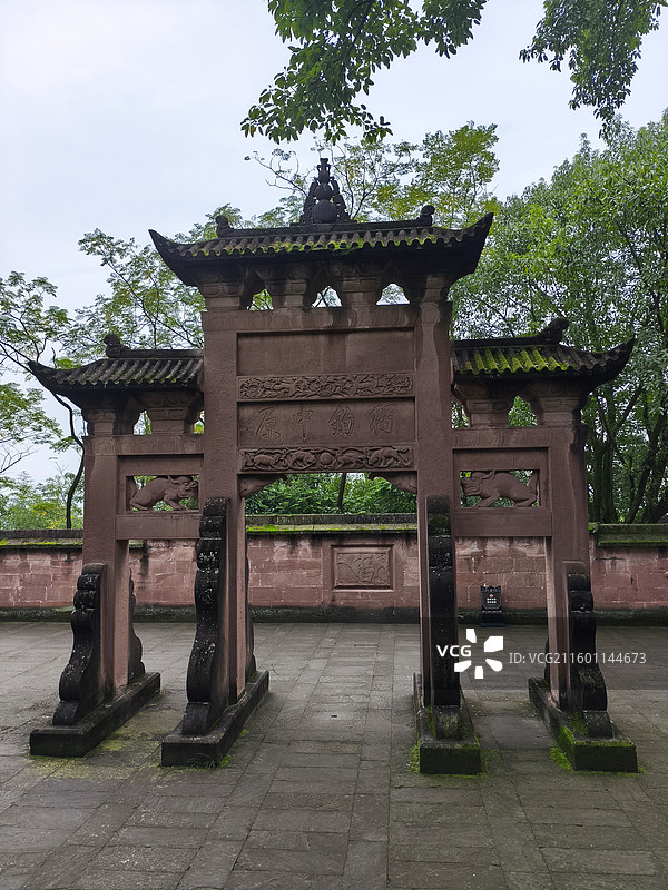 合川钓鱼城石牌坊“独钓中原”图片素材