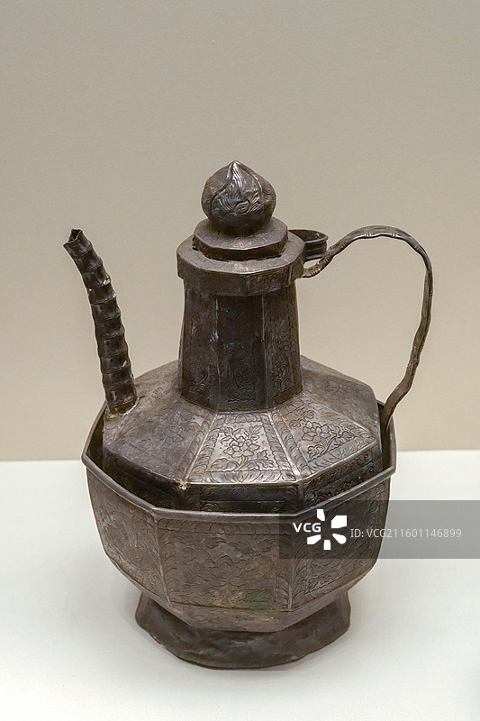 八棱錾花银注子、温碗 辽代 1978年内蒙古巴林右旗出土 中国国家博物馆“古代中国”基本陈列图片素材