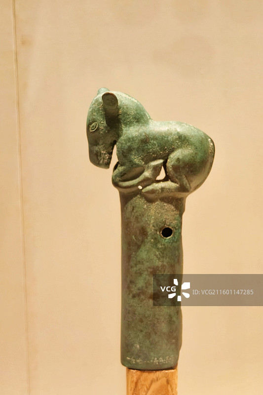 踞马形青铜饰件 战国 1962年内蒙古伊克昭盟准格尔旗出土 摄于中国国家博物馆图片素材