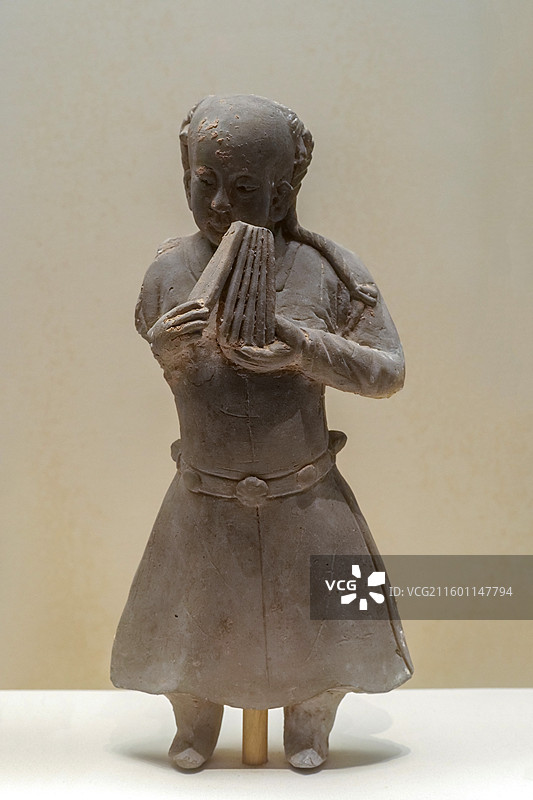 吹笛陶俑、击节陶俑 金代 1963年河南焦作出土 中国国家博物馆“古代中国”基本陈列图片素材